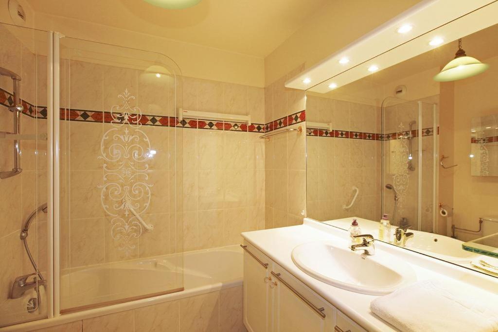 Appartement 3 Personnes Avec Coin Nuit Avec Terrasse Et Parking Quartier Du Port De Nice 尼斯 外观 照片